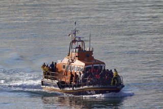 Depuis mercredi soir, les tentatives de traversées de migrants à bord de petites embarcations se sont multipliées au départ du littoral nord de la France, à la faveur de conditions météorologiques redevenues plus favorables.